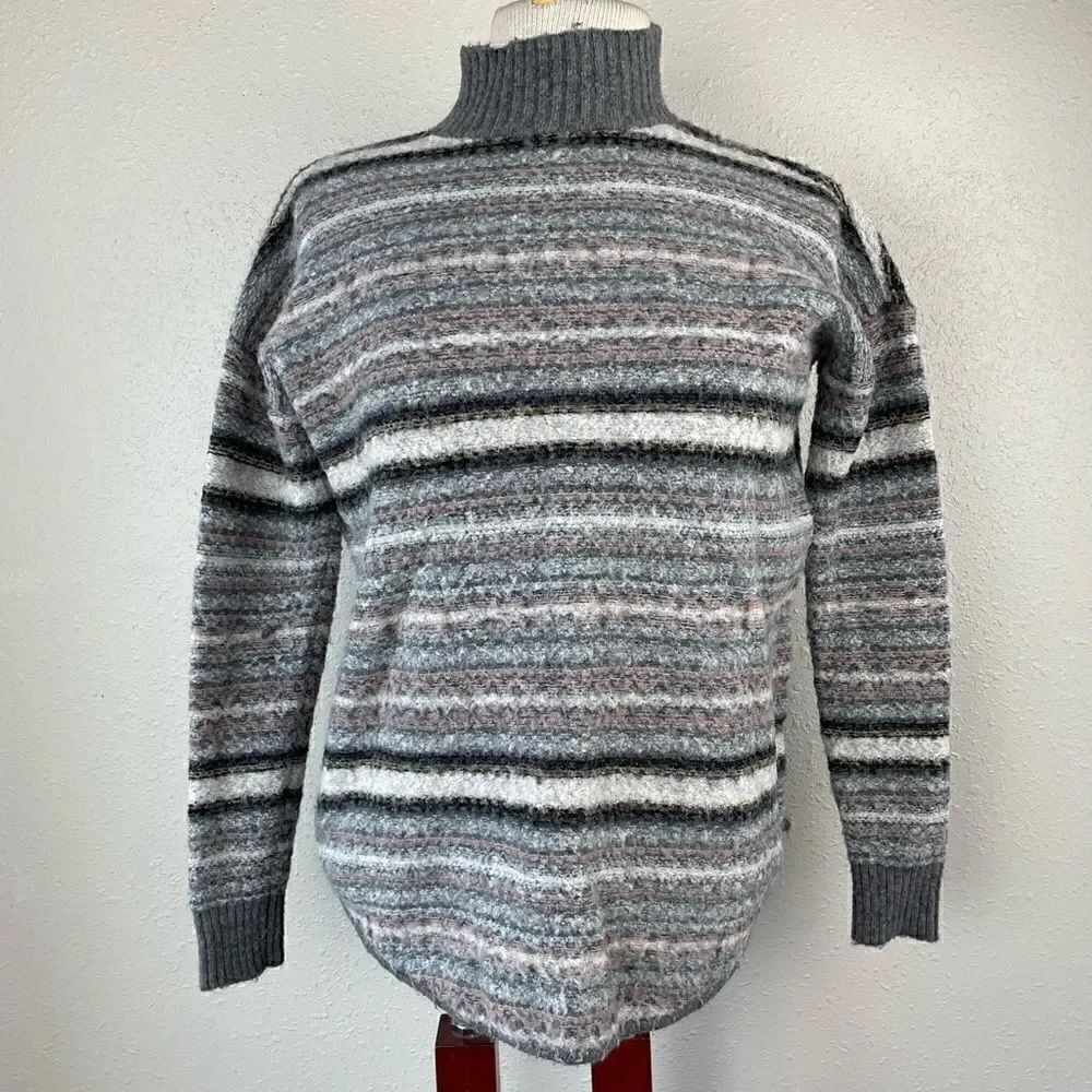 American Eagle Outfitters Mock Neck Sweater Size S EUC